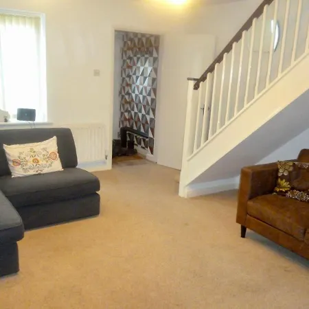 Manchester 2 Bedroom House With Garden-2